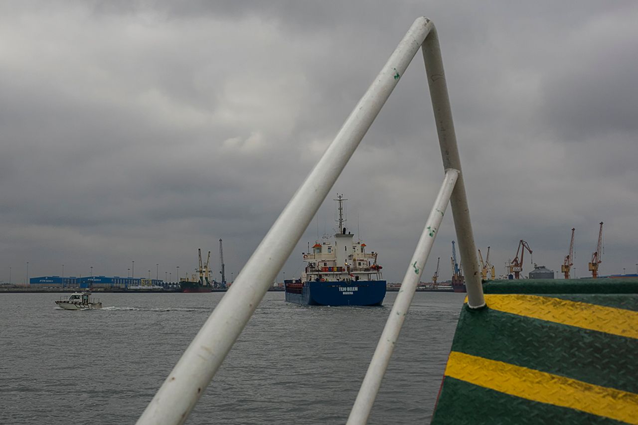 El Ferry que cruza la ría