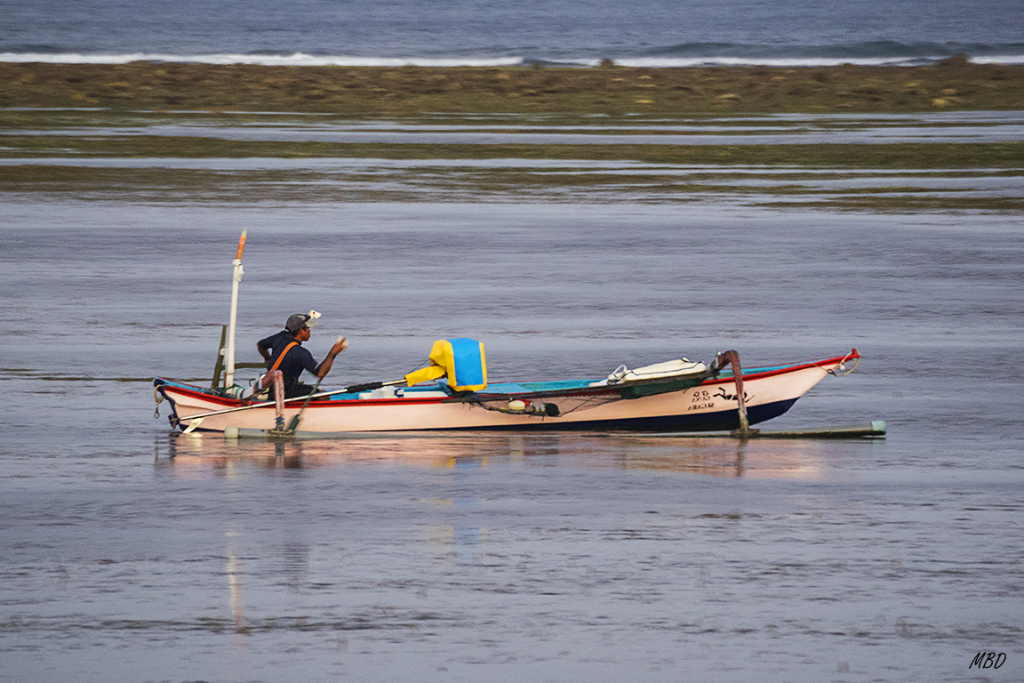 Los pescadores faenan