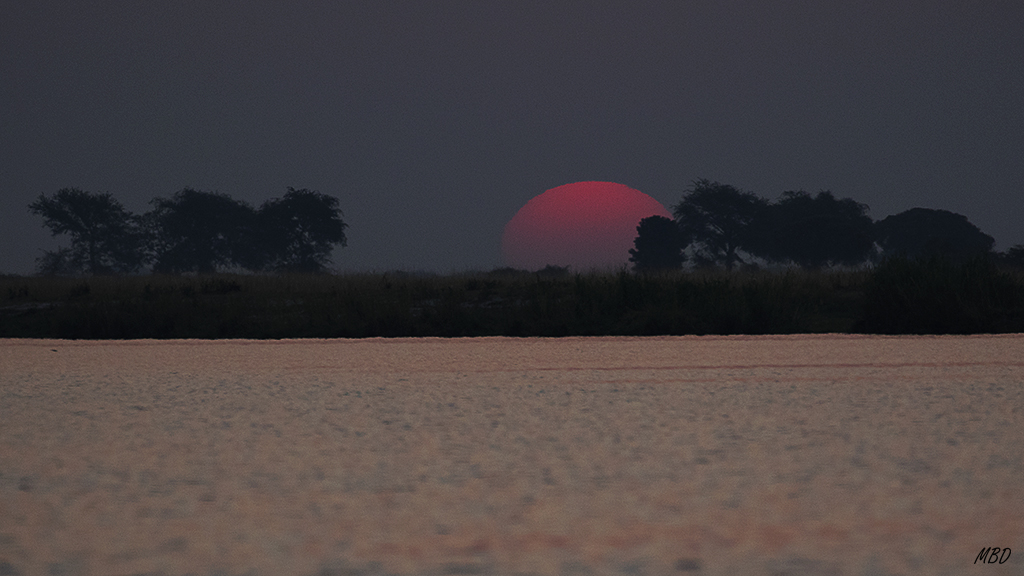 Todo estupendo si no estuviéramos embarrancados en el quinto pino…