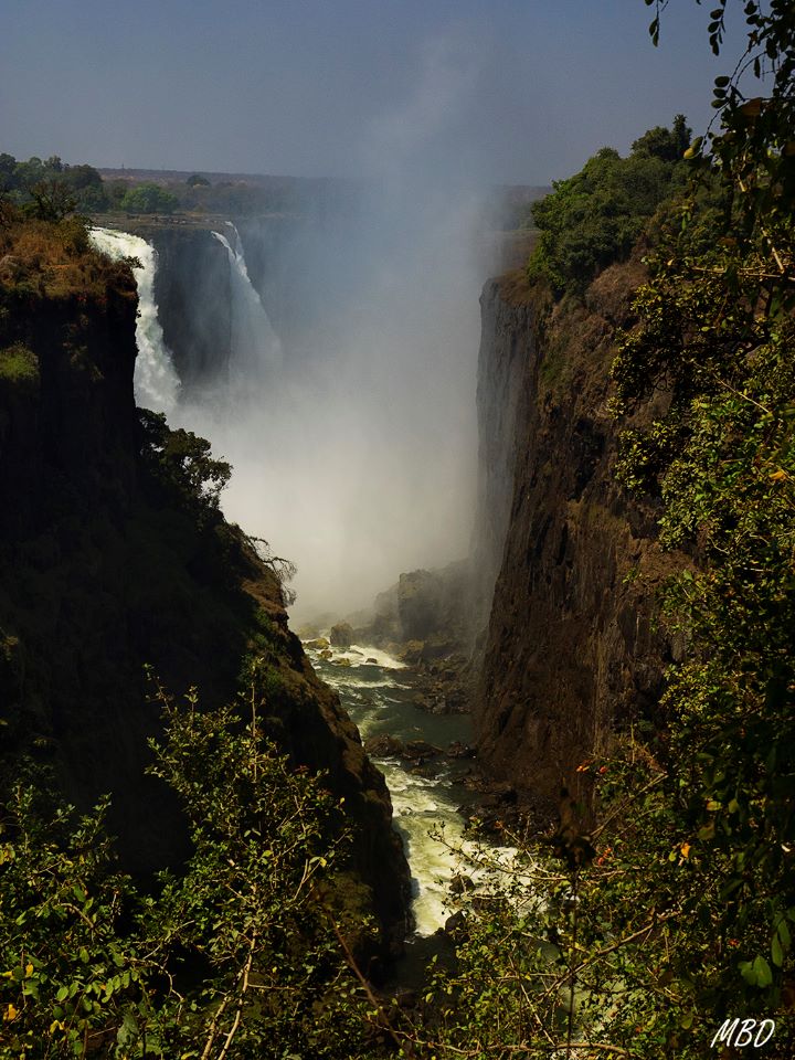 La nube de agua pulverizada nos envuelve por momentos