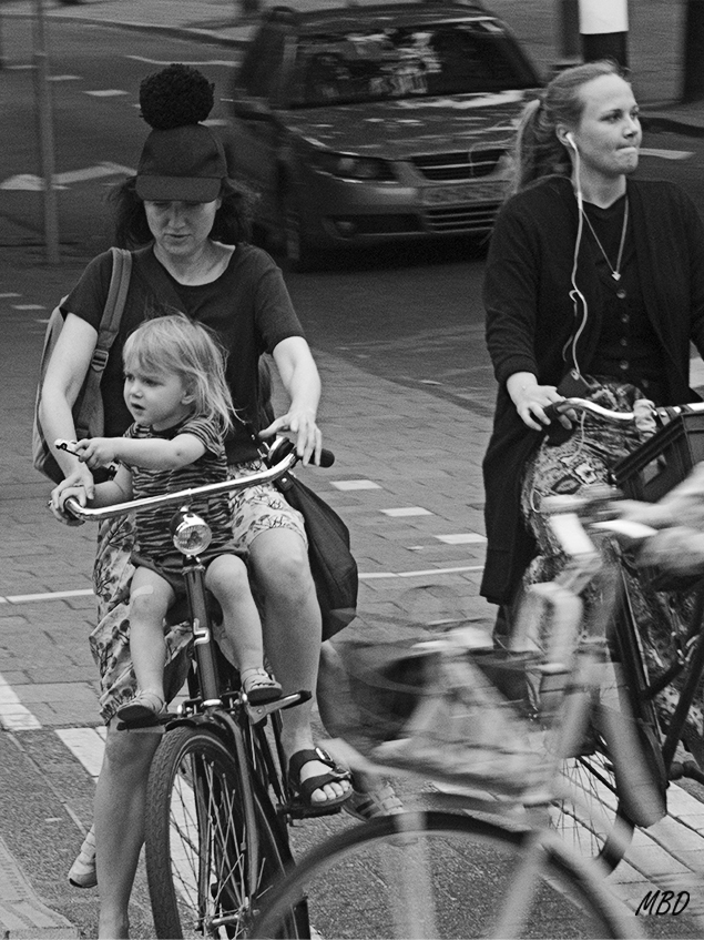 Brujas, jun2016. El segundo niño, detrás...