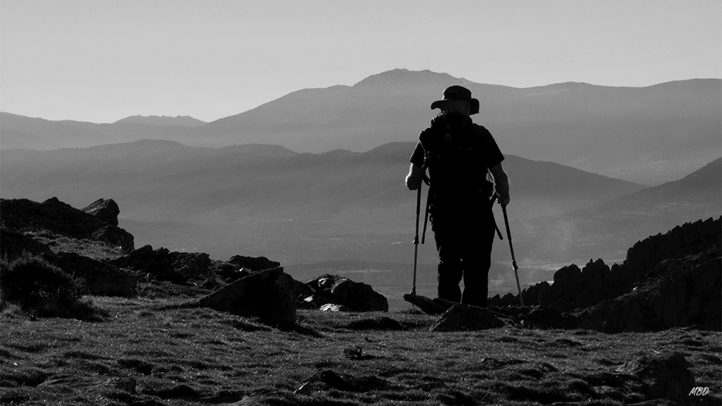 Porrejón, nov2015. Me gustó el perfil de mi amigo recortándose y dimensionando los diferentes planos de la sierra.