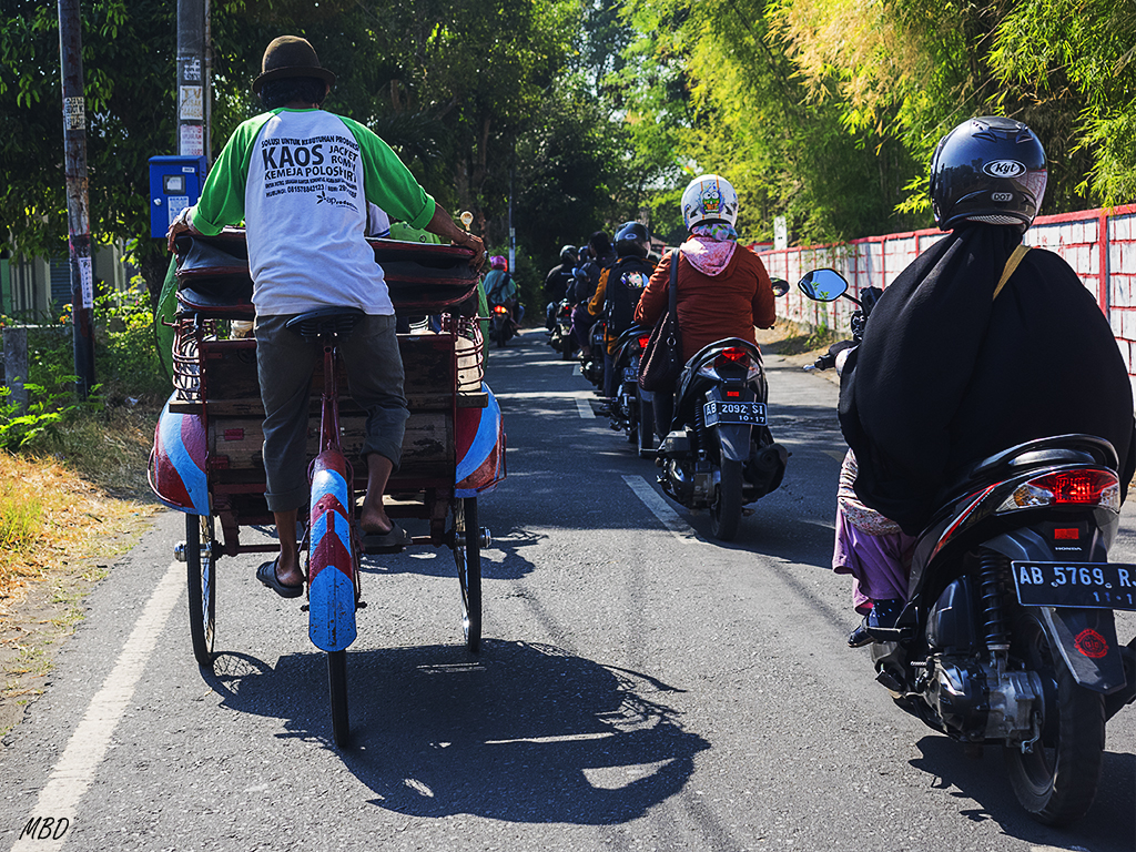 Un xiclo entre motos