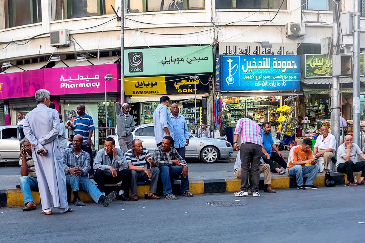 Reunión de hombres y charla
