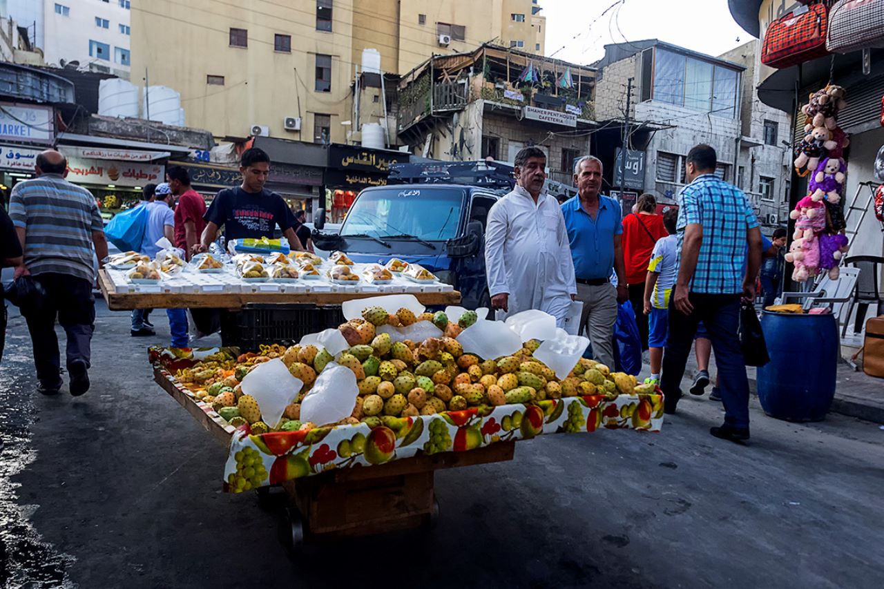 Con el tenderete a cuestas
