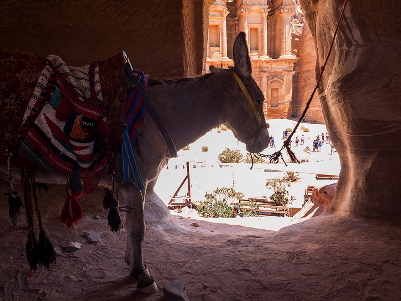 El monasterio al fondo