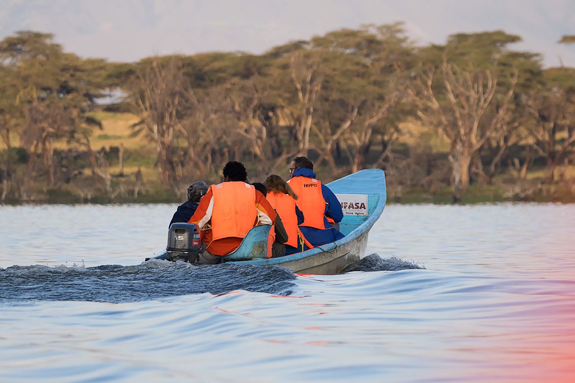 Los fotógrafos en la lancha