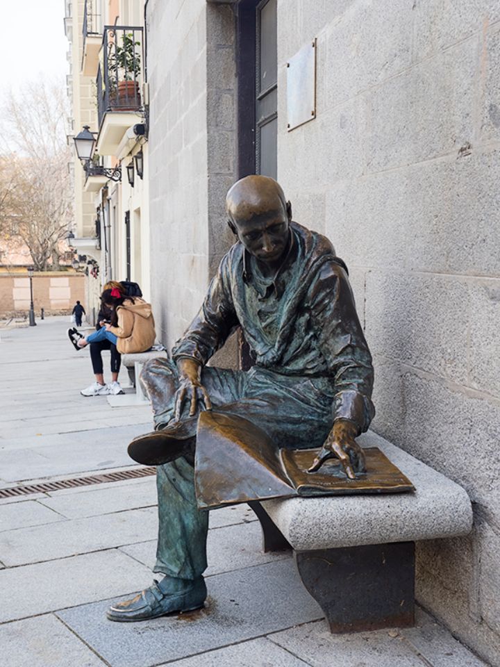 El hombre sentado. Félix Hernando