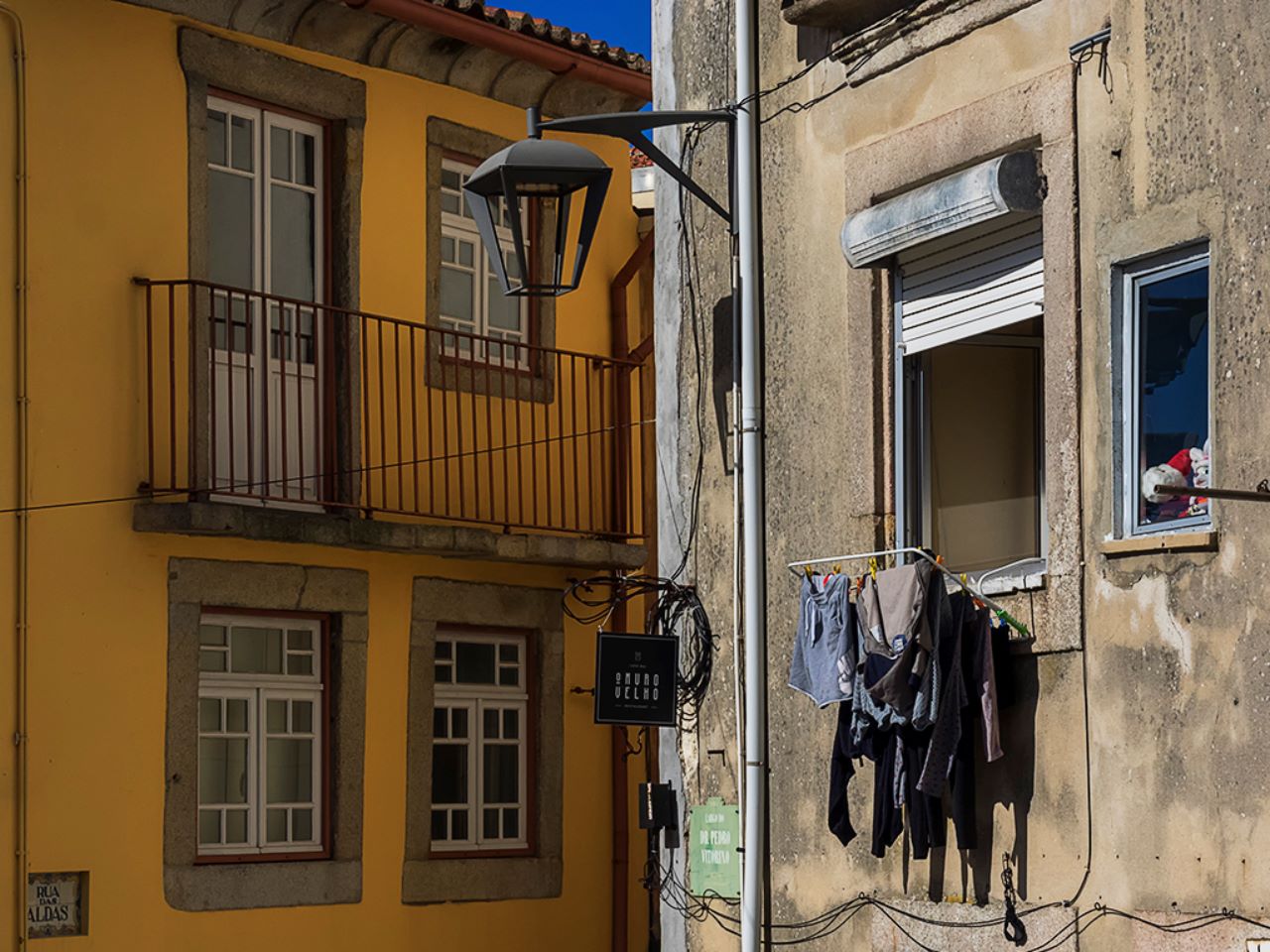 Y siempre ropa tendida