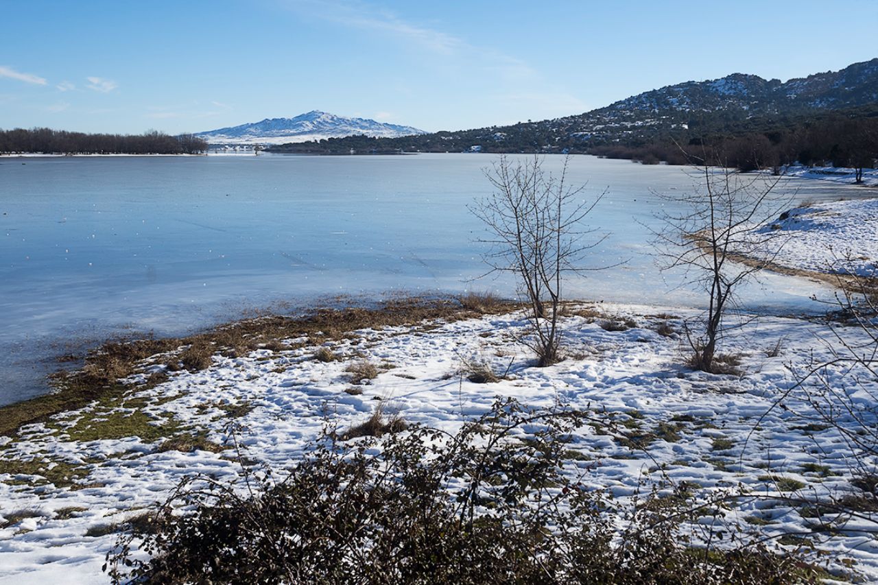 Embalse helado de Santillana