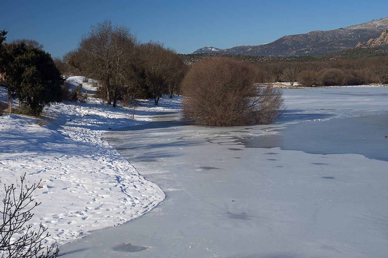Embalse helado de Santillana