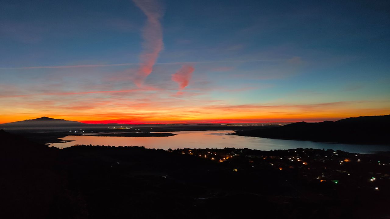 Un amanecer de nieblas
