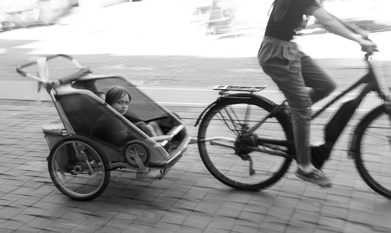 Con dos ruedas y el niño