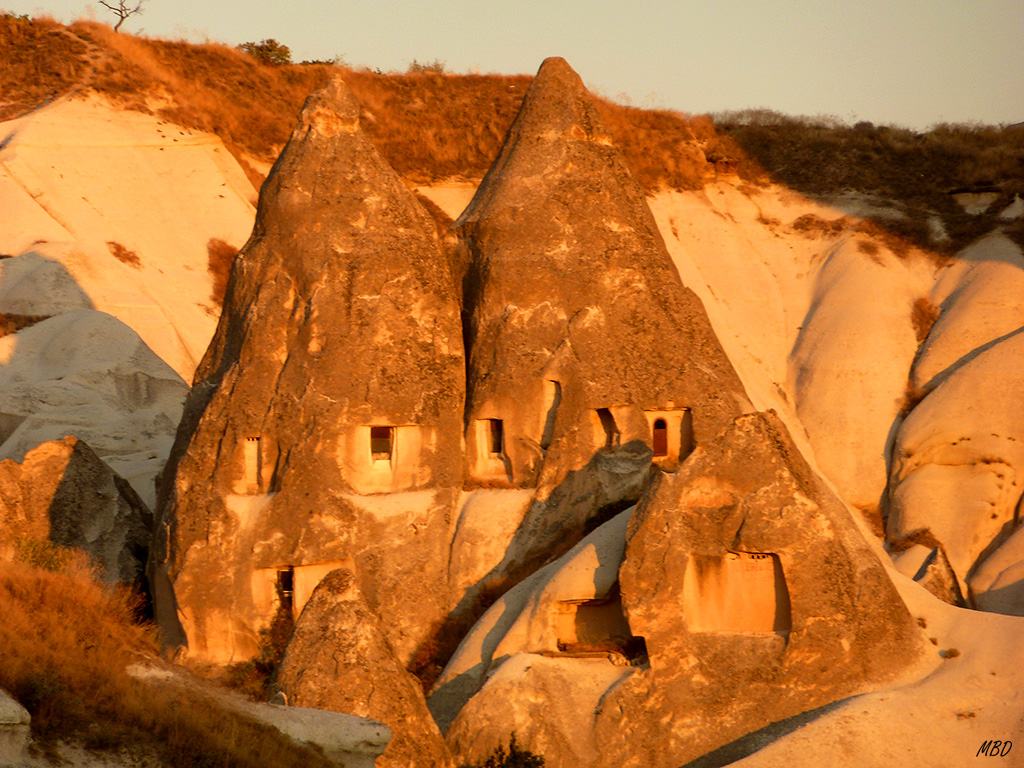 Capadocia. Excavando la roca blanda