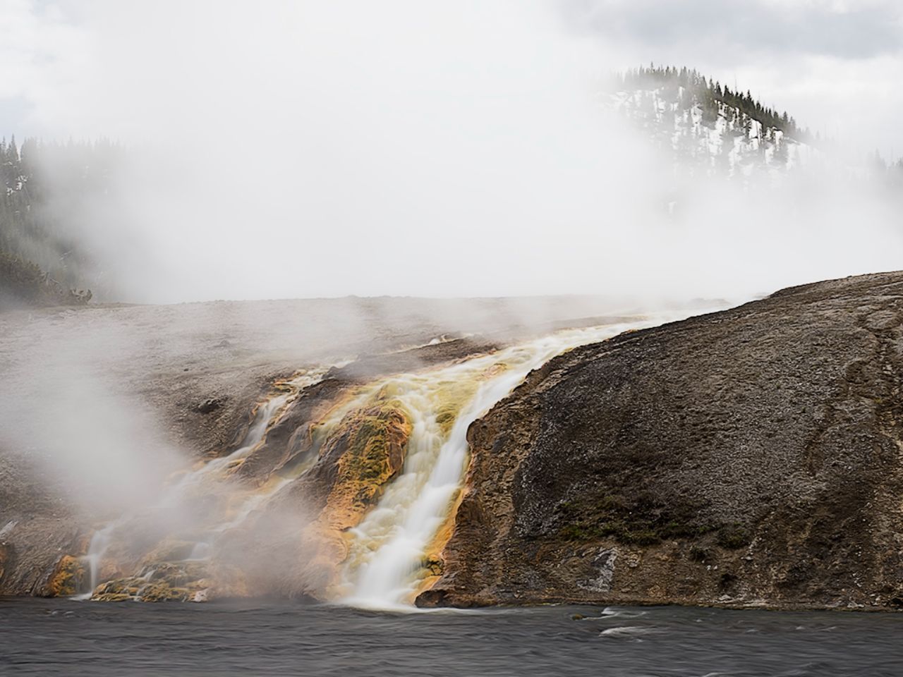 Gases y vapor en los vertidos termales